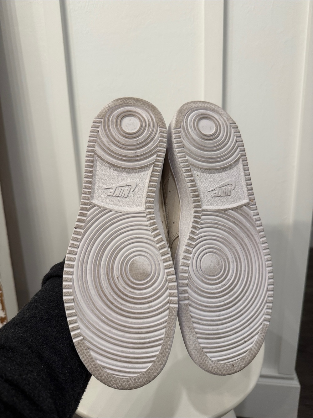 Nike Women’s Beige Low-Top Sneakers - Picture 6 of 6